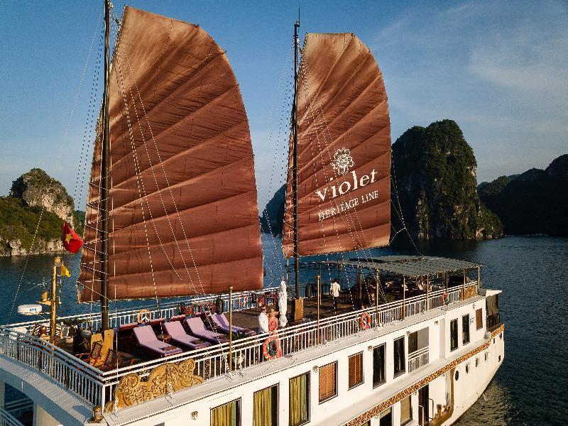 Heritage Line Violet Cruise - Halong Bay & Lan Ha Bay Χα Λονγκ Εξωτερικό φωτογραφία