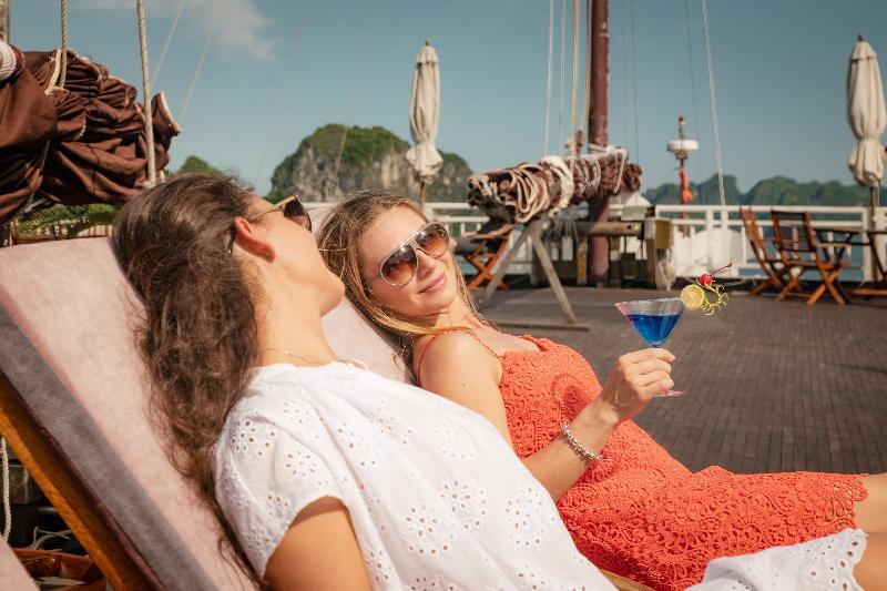 Heritage Line Violet Cruise - Halong Bay & Lan Ha Bay Χα Λονγκ Εξωτερικό φωτογραφία