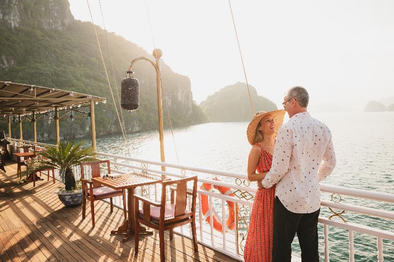 Heritage Line Violet Cruise - Halong Bay & Lan Ha Bay Χα Λονγκ Εξωτερικό φωτογραφία