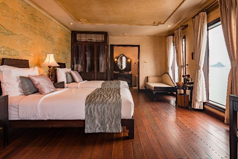 Heritage Line Violet Cruise - Halong Bay & Lan Ha Bay Χα Λονγκ Εξωτερικό φωτογραφία